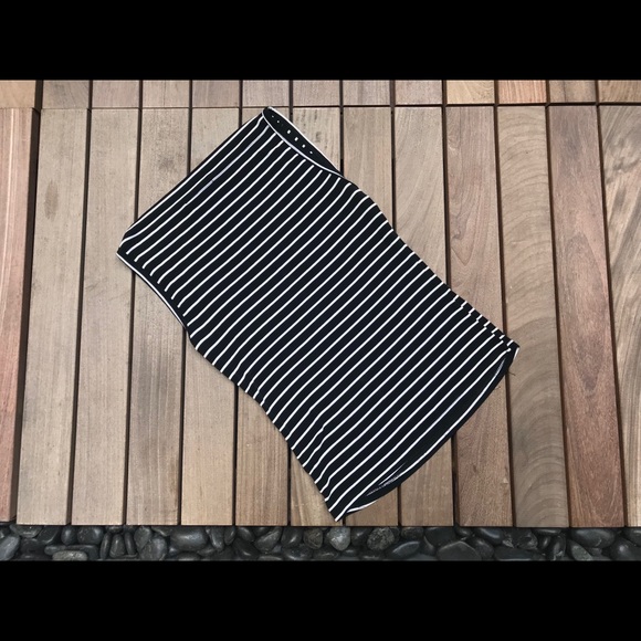 FOREVER 21 Black & White Striped Sleeveless Shirt - Picture 3 of 4